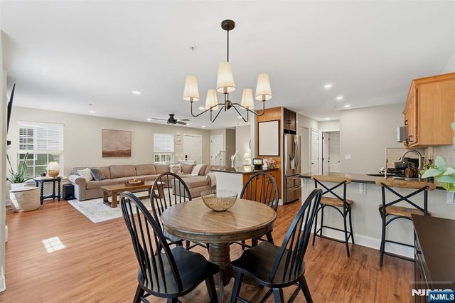 28 Mountainside Drive, Pompton Lakes, NJ 07442