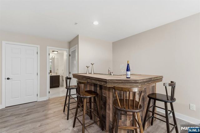 28 Mountainside Drive, Pompton Lakes, NJ 07442