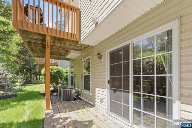 28 Mountainside Drive, Pompton Lakes, NJ 07442