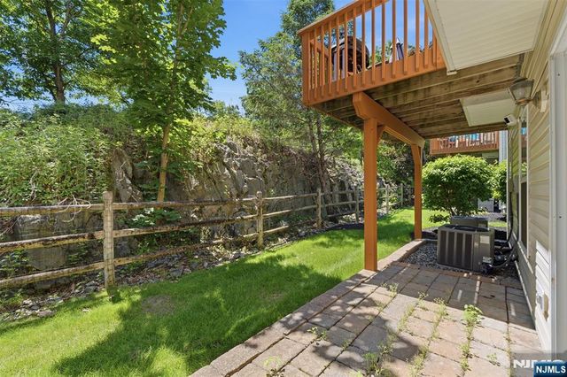 28 Mountainside Drive, Pompton Lakes, NJ 07442