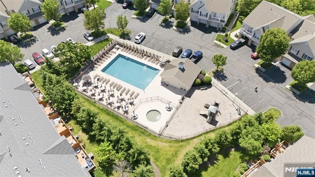 28 Mountainside Drive, Pompton Lakes, NJ 07442