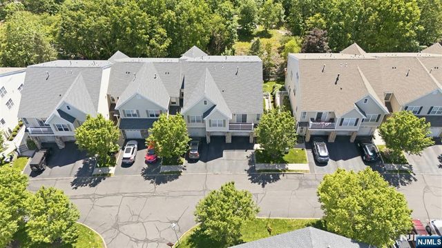 28 Mountainside Drive, Pompton Lakes, NJ 07442