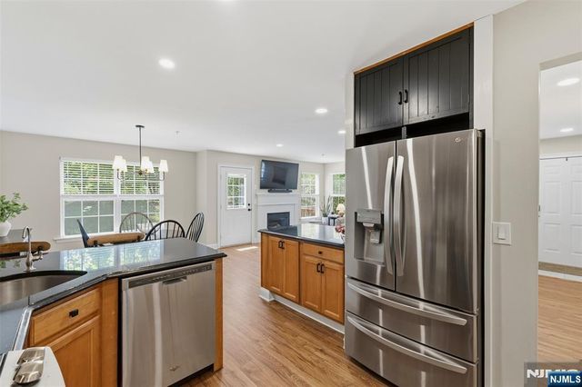28 Mountainside Drive, Pompton Lakes, NJ 07442