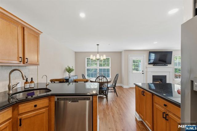 28 Mountainside Drive, Pompton Lakes, NJ 07442