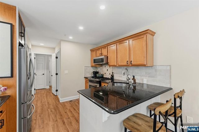 28 Mountainside Drive, Pompton Lakes, NJ 07442
