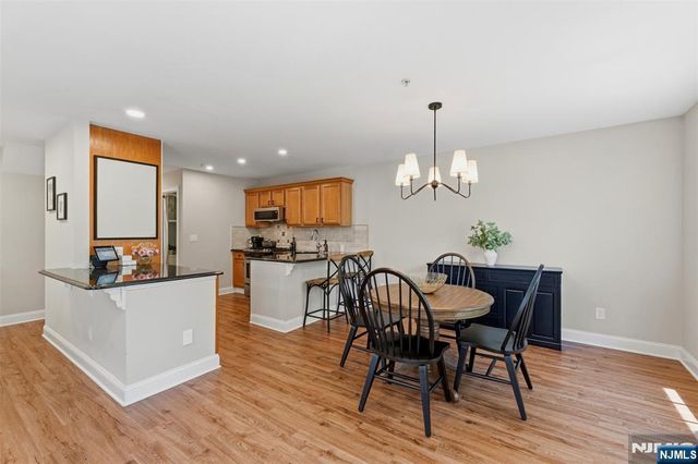 28 Mountainside Drive, Pompton Lakes, NJ 07442
