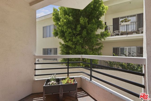 120 S Crescent Drive 104, Beverly Hills, CA 90212