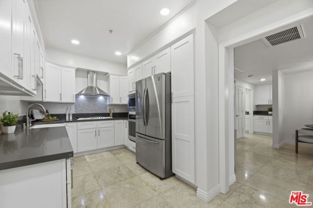 120 S Crescent Drive 104, Beverly Hills, CA 90212