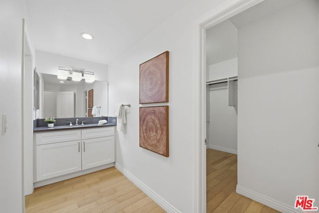 120 S Crescent Drive 104, Beverly Hills, CA 90212