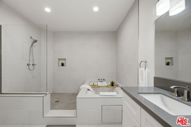 120 S Crescent Drive 104, Beverly Hills, CA 90212