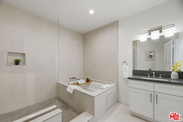 120 S Crescent Drive 104, Beverly Hills, CA 90212
