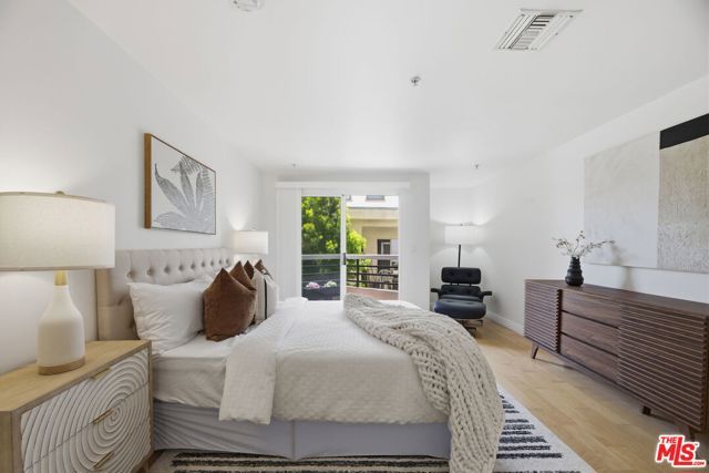 120 S Crescent Drive 104, Beverly Hills, CA 90212