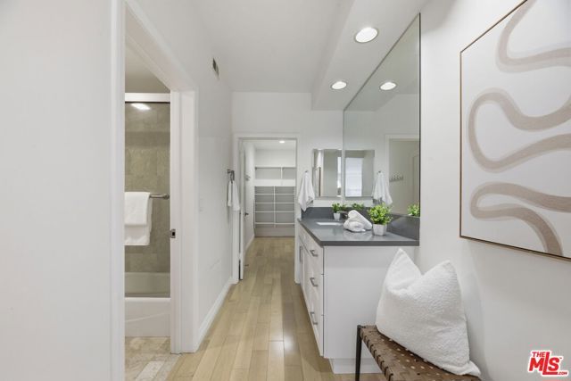 120 S Crescent Drive 104, Beverly Hills, CA 90212