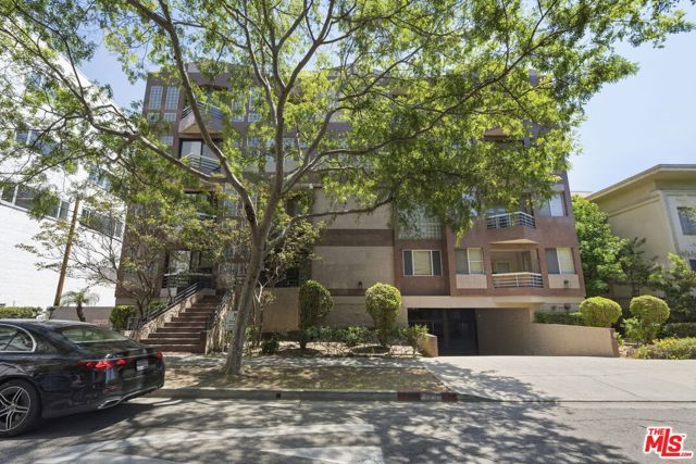 120 S Crescent Drive 104, Beverly Hills, CA 90212