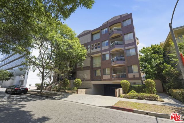120 S Crescent Drive 104, Beverly Hills, CA 90212