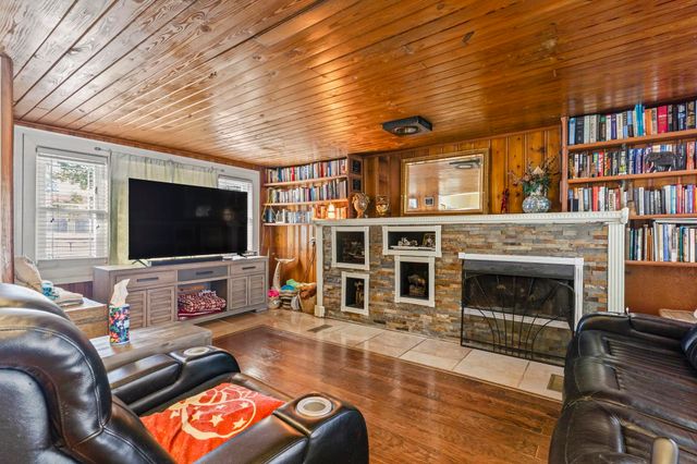 1006 10th Ave., Conway, SC 29526