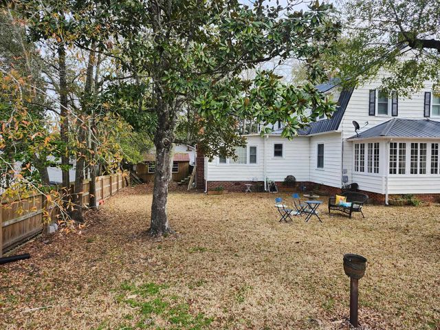 1006 10th Ave., Conway, SC 29526