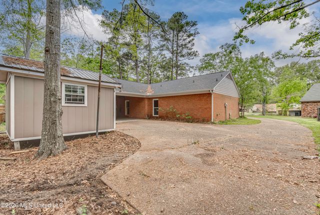 210 Sandpiper Road, Brandon, MS 39047
