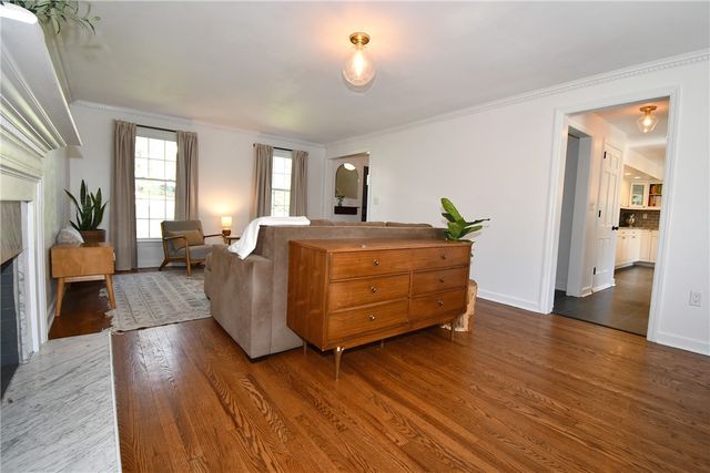 2293 Morrow Rd, Upper St Clair, PA 15241