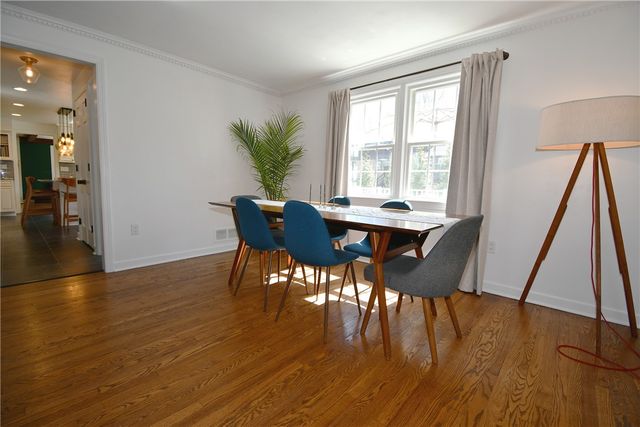 2293 Morrow Rd, Upper St Clair, PA 15241