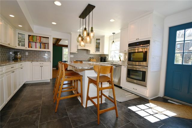 2293 Morrow Rd, Upper St Clair, PA 15241