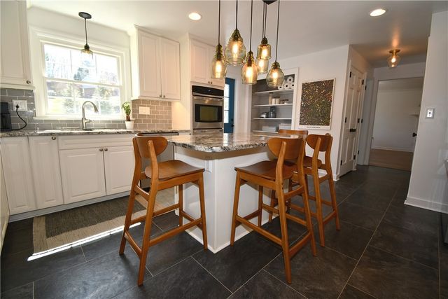 2293 Morrow Rd, Upper St Clair, PA 15241