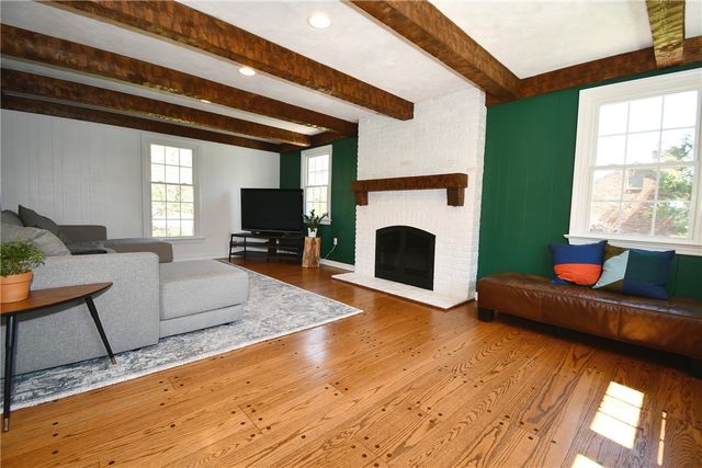 2293 Morrow Rd, Upper St Clair, PA 15241