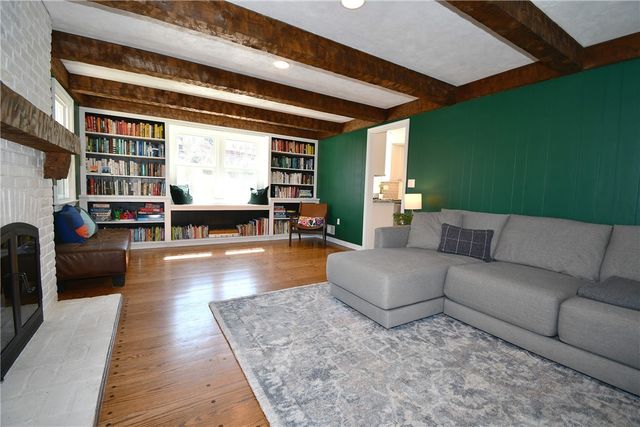 2293 Morrow Rd, Upper St Clair, PA 15241