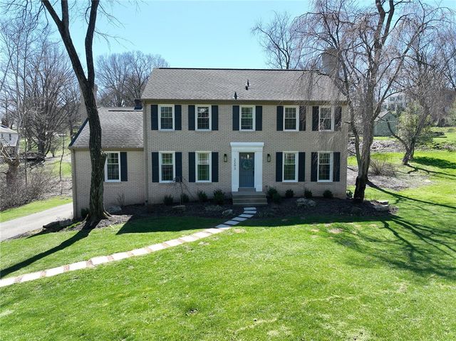 2293 Morrow Rd, Upper St Clair, PA 15241