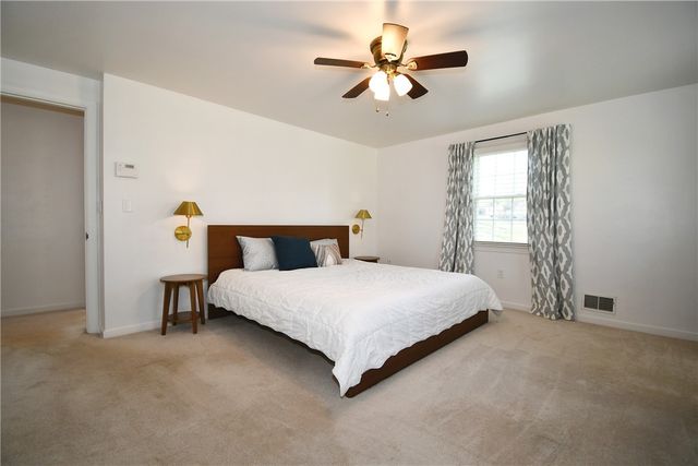 2293 Morrow Rd, Upper St Clair, PA 15241