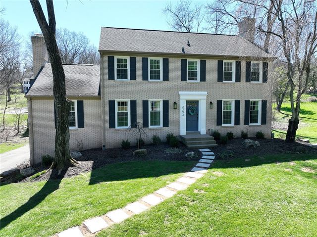 2293 Morrow Rd, Upper St Clair, PA 15241