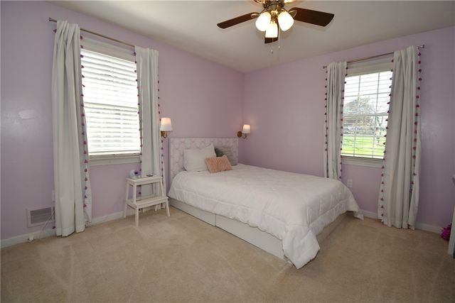 2293 Morrow Rd, Upper St Clair, PA 15241