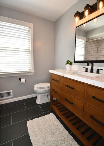 2293 Morrow Rd, Upper St Clair, PA 15241