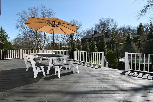 2293 Morrow Rd, Upper St Clair, PA 15241