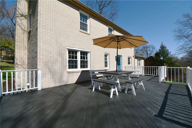 2293 Morrow Rd, Upper St Clair, PA 15241