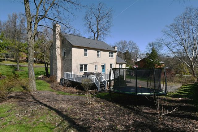 2293 Morrow Rd, Upper St Clair, PA 15241