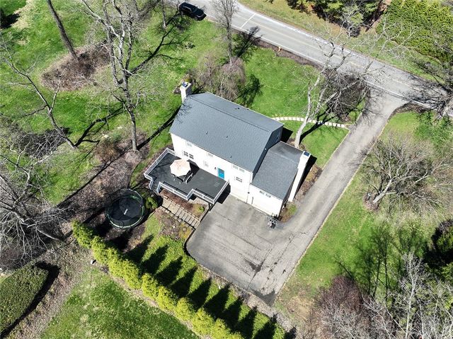 2293 Morrow Rd, Upper St Clair, PA 15241