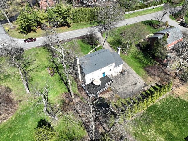 2293 Morrow Rd, Upper St Clair, PA 15241