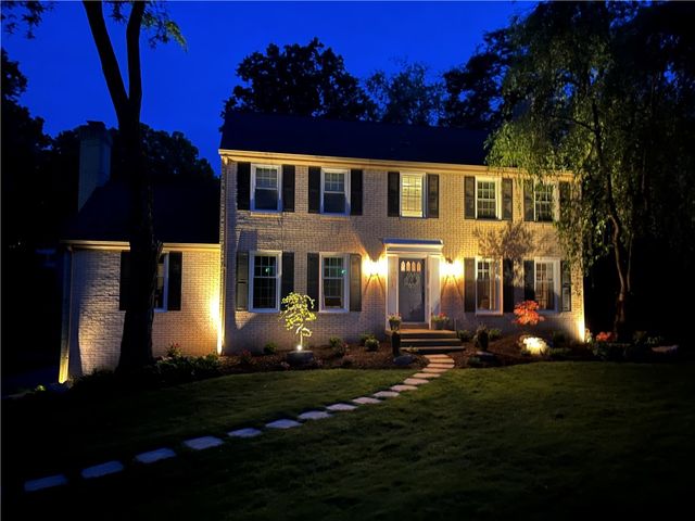 2293 Morrow Rd, Upper St Clair, PA 15241