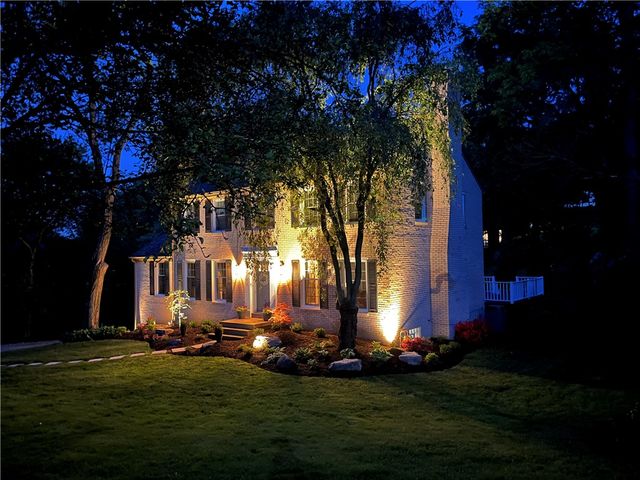 2293 Morrow Rd, Upper St Clair, PA 15241