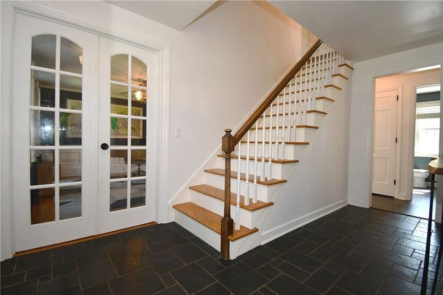 2293 Morrow Rd, Upper St Clair, PA 15241