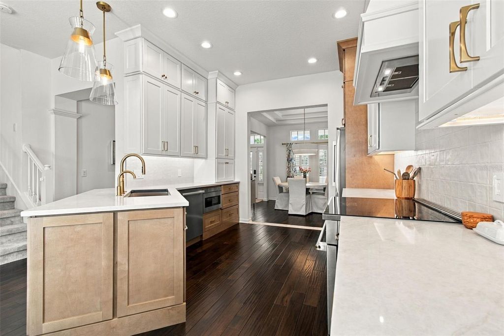 Image 16 of property listing at 10306 MARCHMONT COURT, Tampa, FL 33626