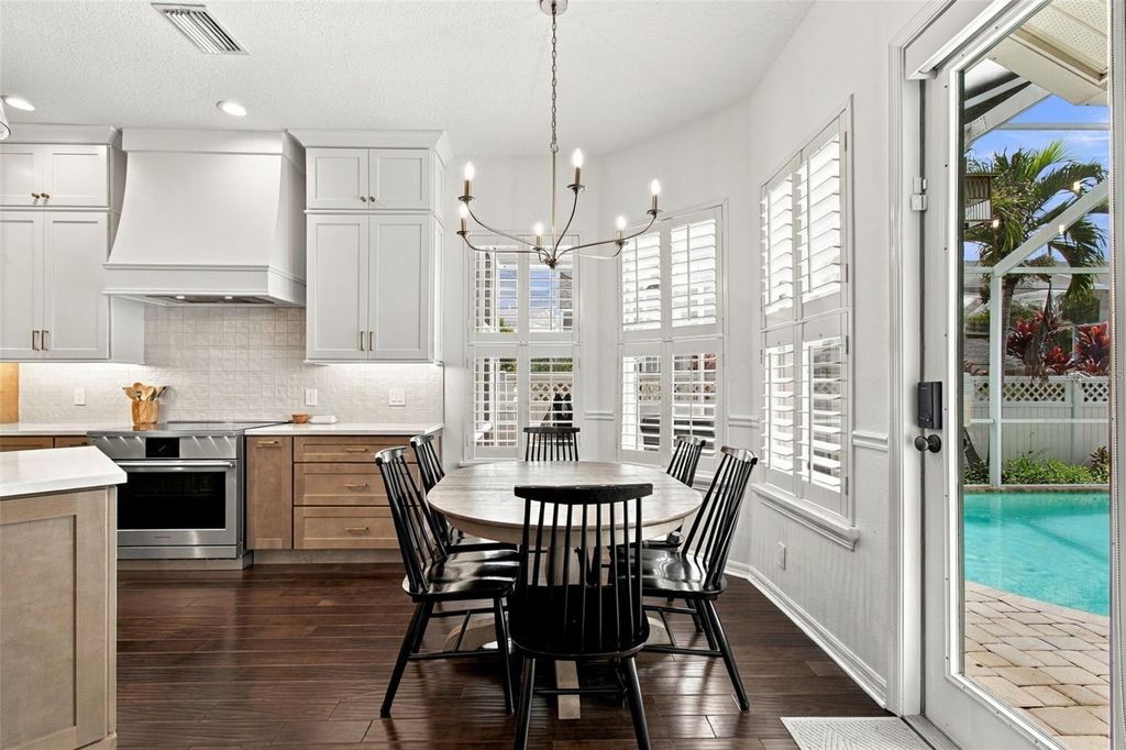 Image 4 of property listing at 10306 MARCHMONT COURT, Tampa, FL 33626