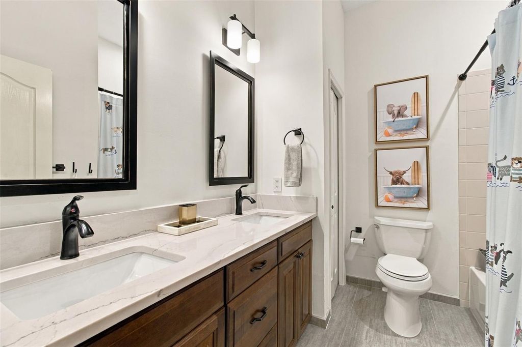Image 33 of property listing at 10306 MARCHMONT COURT, Tampa, FL 33626