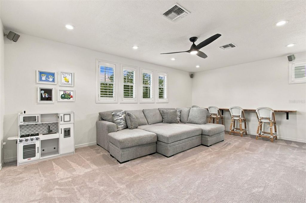 Image 39 of property listing at 10306 MARCHMONT COURT, Tampa, FL 33626