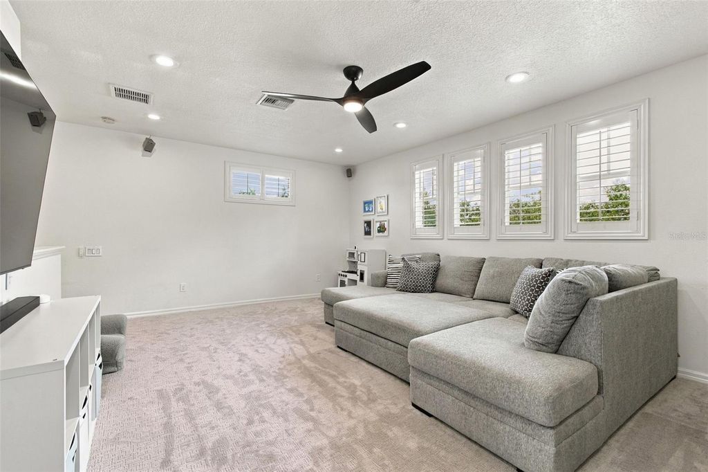Image 40 of property listing at 10306 MARCHMONT COURT, Tampa, FL 33626