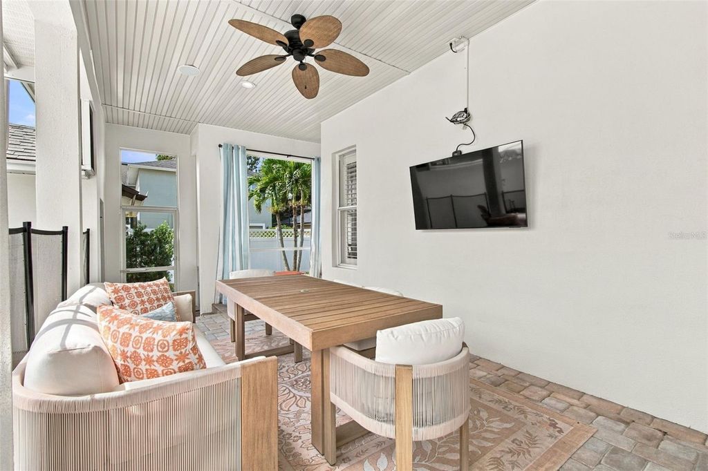 Image 6 of property listing at 10306 MARCHMONT COURT, Tampa, FL 33626