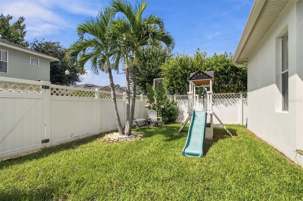 Image 52 of property listing at 10306 MARCHMONT COURT, Tampa, FL 33626