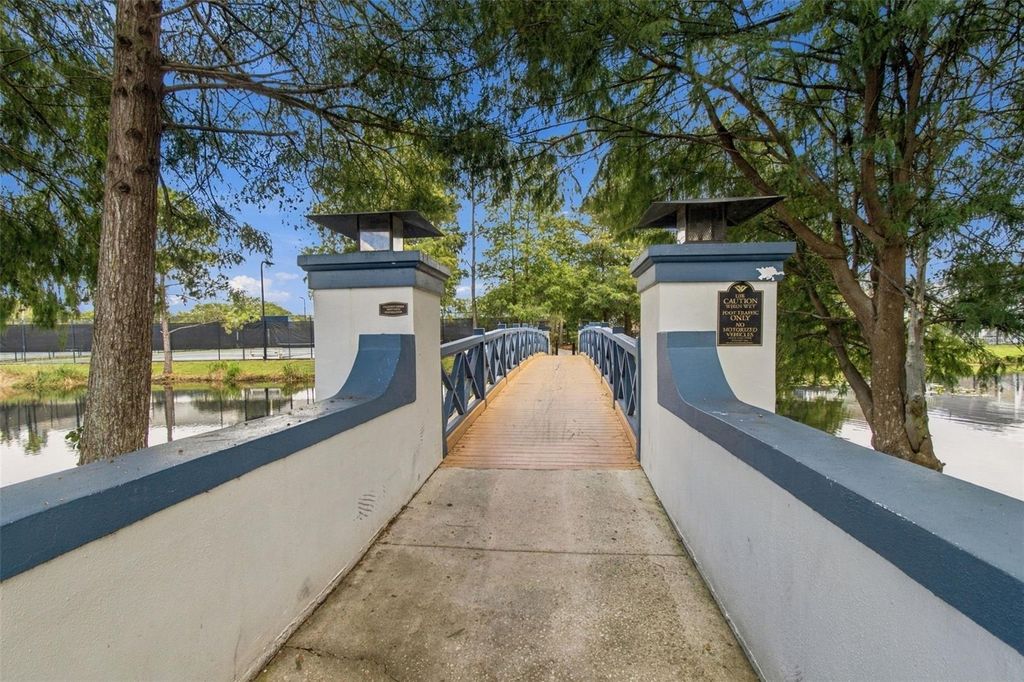 Image 58 of property listing at 10306 MARCHMONT COURT, Tampa, FL 33626
