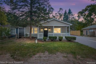 3187 Woodlawn Street, Commerce Charter Township, MI 48390